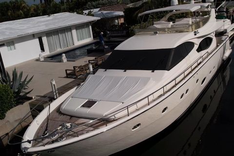 2005 Ferretti Yachts 760